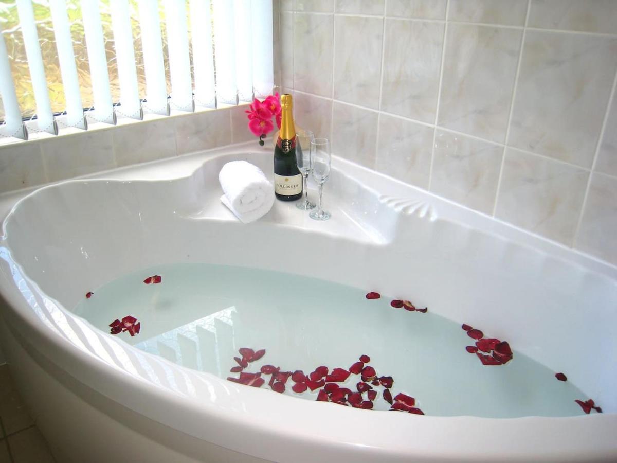 Arden Hill Farmhouse - Hot Tub, Snooker Table, Sleeps 16 Stratford-upon-Avon Exterior photo
